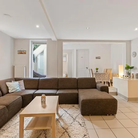 Spacious In Center With Private Patio Daire