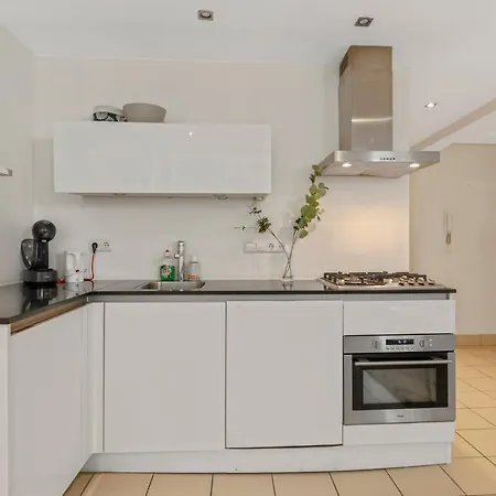 Daire Spacious In Center With Private Patio *