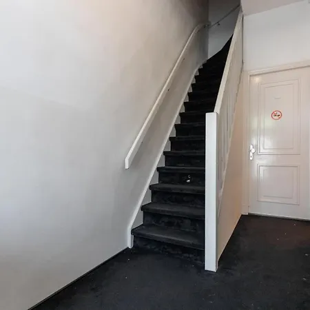 Spacious In Center With Private Patio Daire